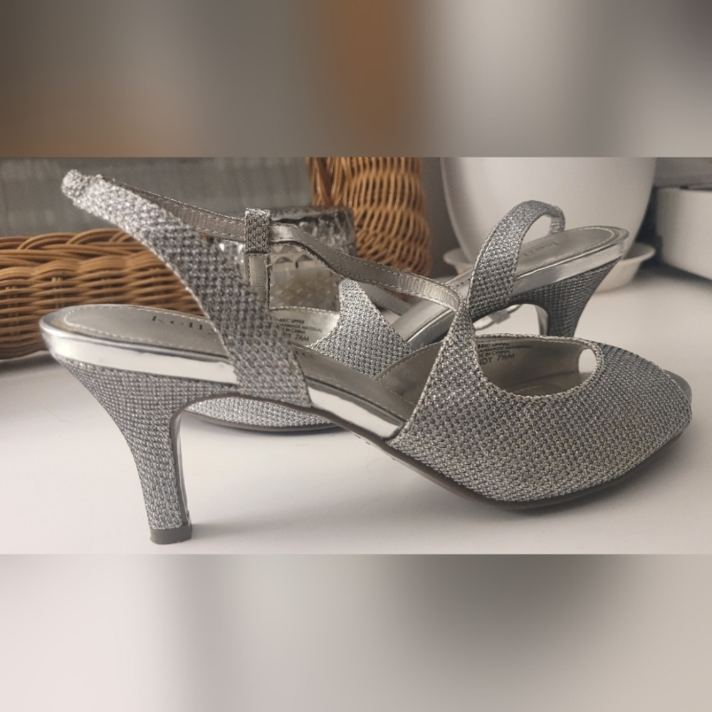 Kelly & Katie Mandy Shoes size 7.5 silver